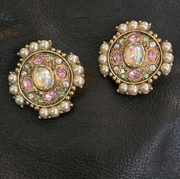 Macy's Elegant Gold and Pink Pearl Clip On Earrings - Picture 2 of 5